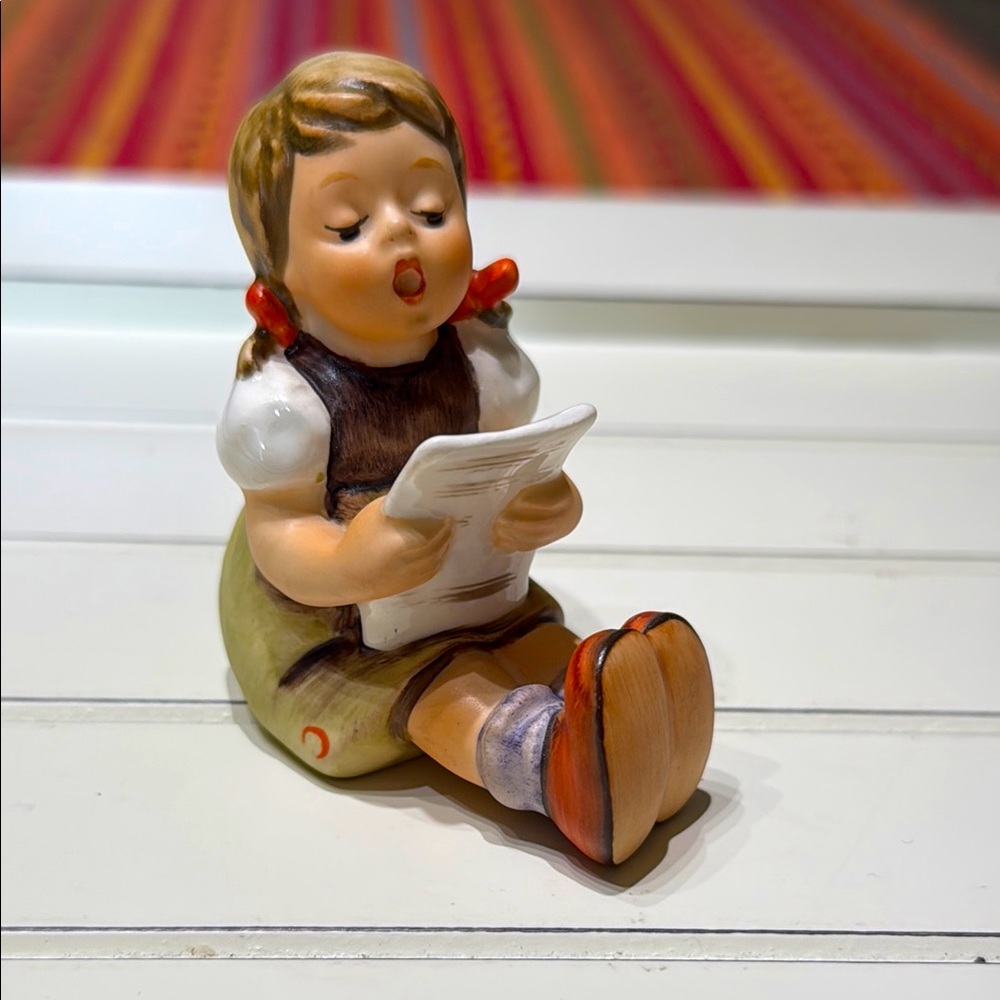 Goebel Hummel #389 GIRL WITH SHEET OF MUSIC  2.5”  TMK6 signed 1981